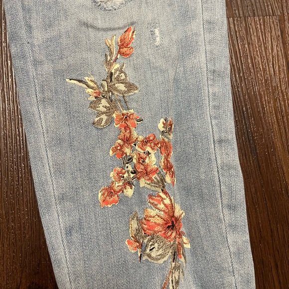 WHBM The Girlfriend Floral Embroidered Cropped Jeans - Picture 8 of 13